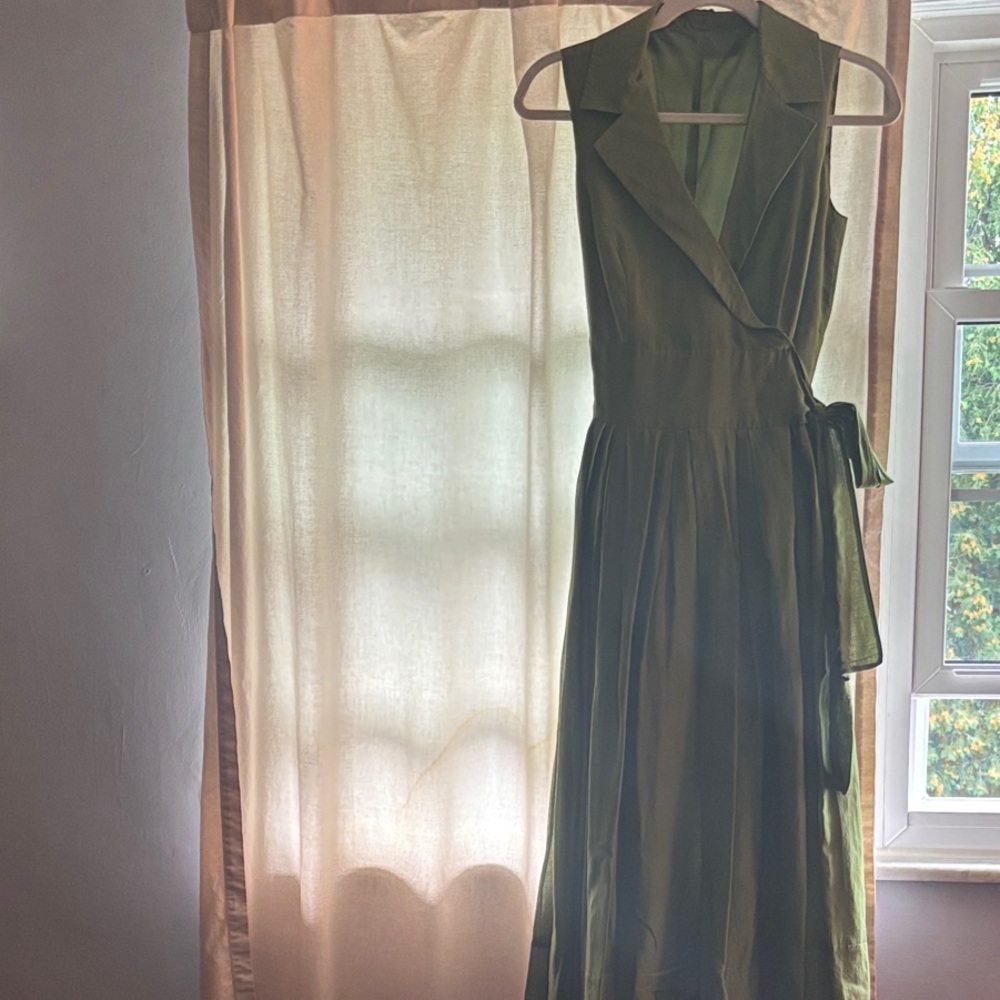 Chic Olive Sleeveless Maxi Dress